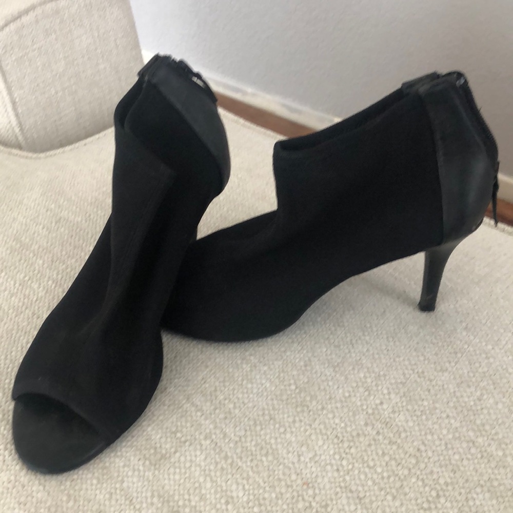 Stretchable Kitten-heel Booties - Picture 1 of 5